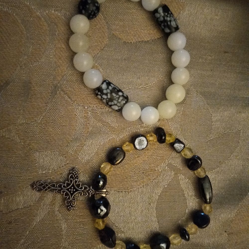 Handmade bracelet with cross charm - Picture 2 of 4